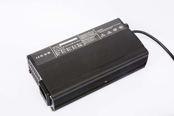 鋰電池充電器.jpg 鋰電池充電器.jpg